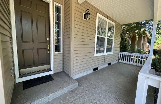 HUGE craftsman 3bed 2Bath home in the heart of Bethany. Gallery 3