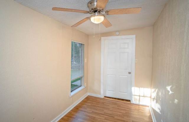 Happy and Convenient Home Near Downtown - 1435 Gibbs Street, San Antonio, TX 78202