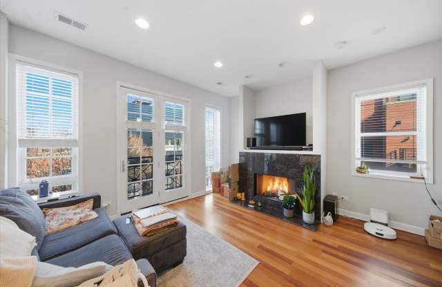 1314 Wicker Park Ave # 3 photos photos