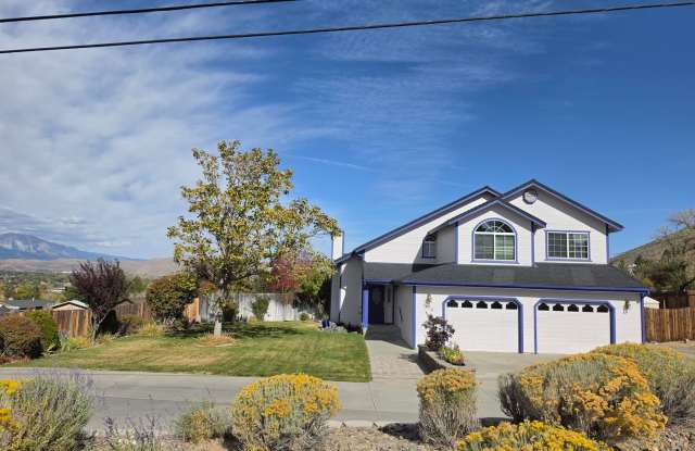 1 Acre with Views and Next to Hiking Trails Gallery 1
