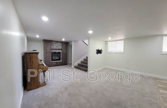 1065 N Canyon Street photos photos