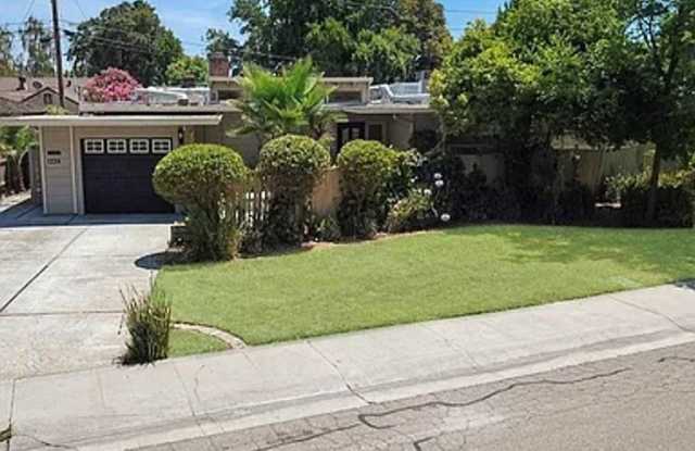 Charming 3BR House in Stockton photos photos