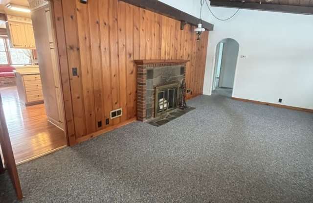 2 Bedroom House Available in Fulton Gallery 3
