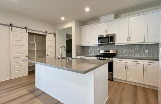 Single-Level 3-Bedroom House in Righetti Ranch with Air Conditioning Gallery 3