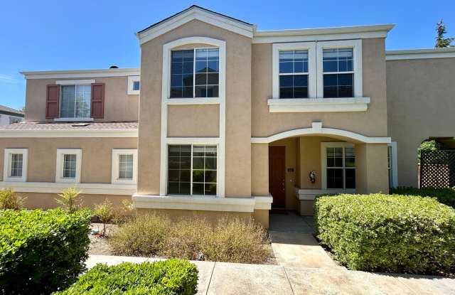Remodeled and Comfortable Townhome photos photos