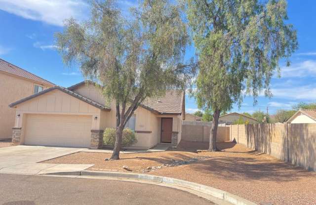 Fresh paint 3 Bedroom, 2 baths very low maintenance home photos photos