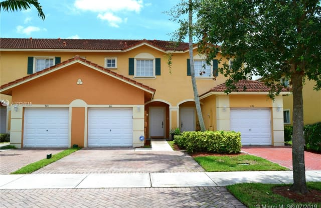 510 Saint Tropez Ln - 510 Saint Tropez Ln, Margate, FL 33068