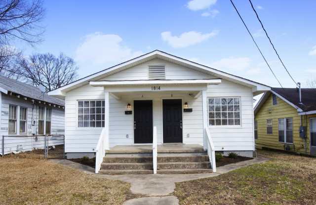 1814 Moss Street Gallery 1