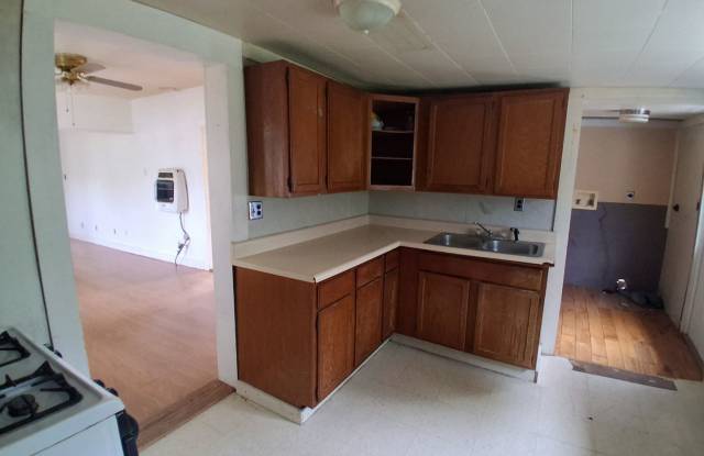 2 bed 2 bath home in St. James, MO 65559. Available now for $900 per month with a $900 security deposit. Fill out an application at royalhomepropertiesrentals.com Gallery 1