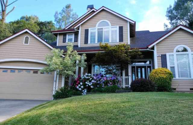 144 Renz Lane - 144 Renz Lane, Geyserville, CA 95441