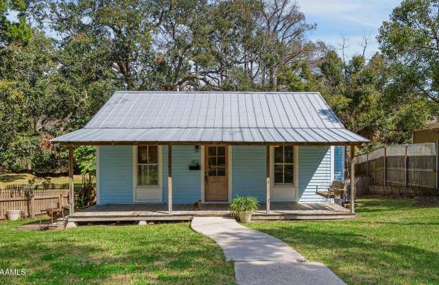 421 E Main Street - 421 East Main Street, New Iberia, LA 70560