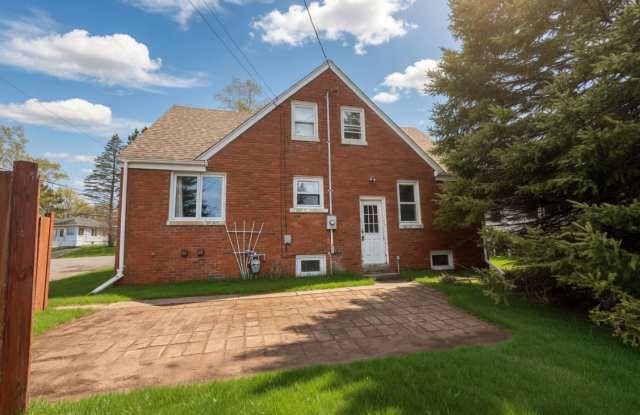 Duluth, MN - 4 bedroom - 3 bathroom - 2 car garage Gallery 3