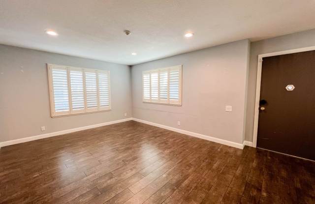 Renovated UC Townhome with 2 Car Attached Garage. Gallery 3