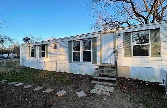 2202 Railroad Boulevard Gallery 1