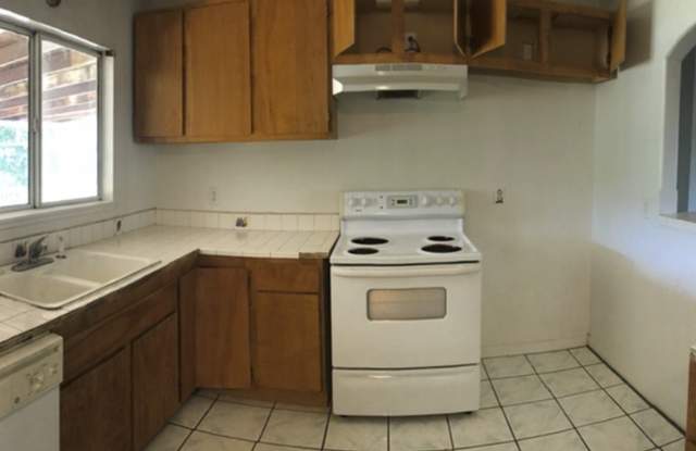 3BR/2BA Clearlake Oaks Home with Waterway Views, Fireplace & Detached Garage Gallery 4
