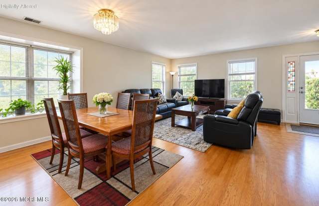 733 Snowdrop Court Gallery 3