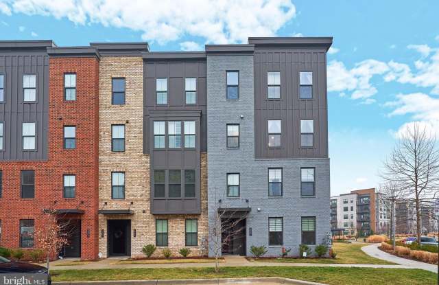 2269 WOODLAND GAP Terrace unit: 16 photos photos