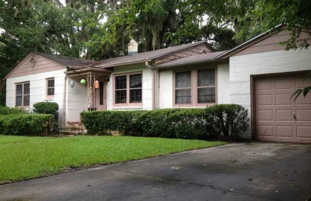 2619 NW 2nd Avenue - 2619 Northwest 2nd Avenue, Gainesville, FL 32607