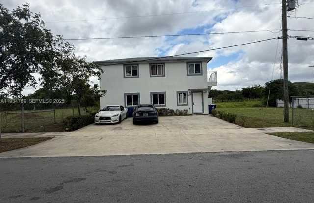 2121 NW 72nd photos photos