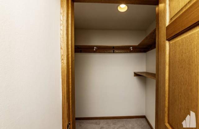 4625 N Dover, Gallery 4