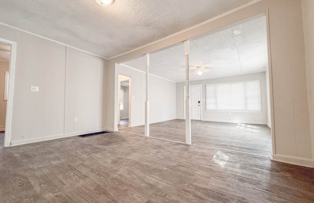3 Bed 1 Bath Single-Family Home - Big Yard! photos photos