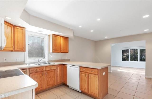 1949 Silverpine Ct Gallery 3