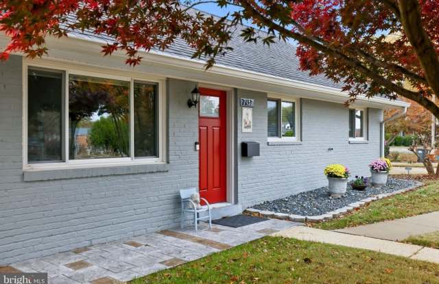 7137 MURRAY LN - 7137 Murray Lane, Annandale, VA 22003