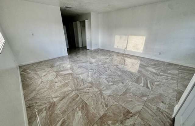 2 bedroom 1.5 bathroom First Floor Condo in Cape Coral Gallery 3