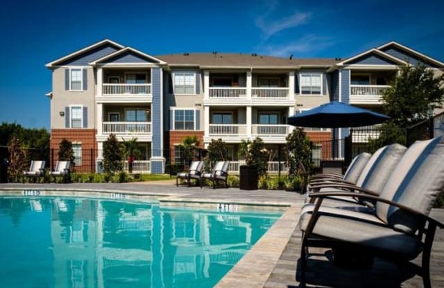 902 N Garden Ridge Blvd - 902 N Garden Ridge Blvd, Lewisville, TX 75077