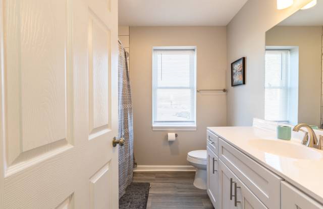 1329 Riverdale Dr Gallery 4