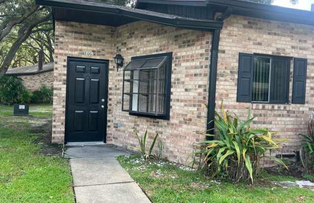 1805 Foxhall Circle Gallery 1