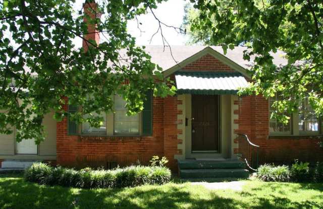 2726 Windsor Avenue photos photos
