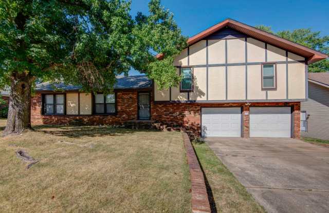 3839 N. STEWART AVE. - NO PETS - CALL OFFICE FOR SHOWING INFORMATION photos photos