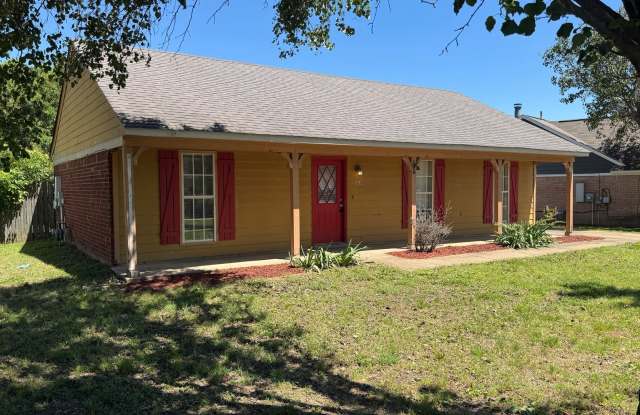 Charming 3-Bedroom Home in Horn Lake-Comfort & Convenience Await! photos photos