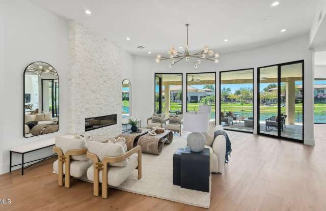 8429 E DEL CAMINO Drive Gallery 3