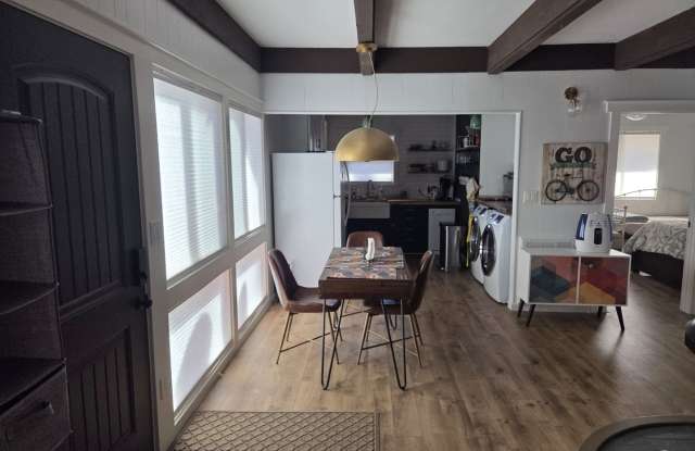 Quiet furnished cabin for ski lease Gallery 4
