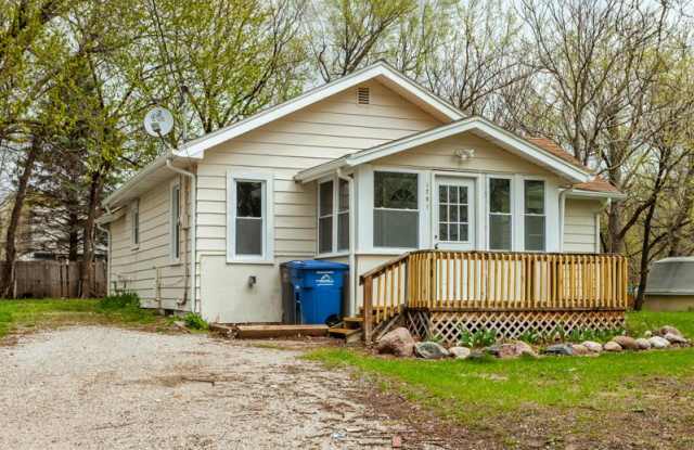 Cozy 3 Bedroom 1 Bathroom- Located near blank park zoo photos photos