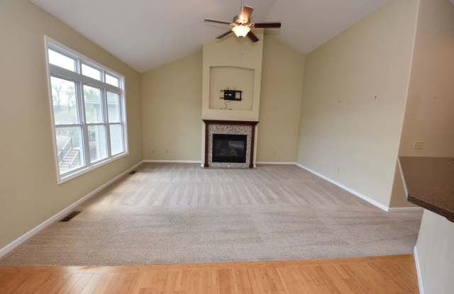 Executive home with pond views just 10 mins to Notre Dame. Gallery 4