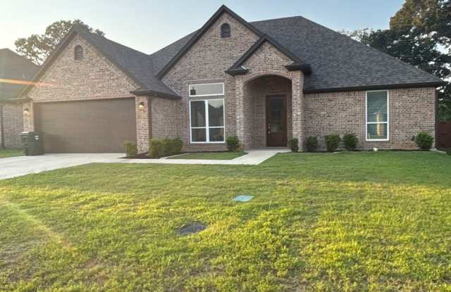 Beautiful South Tyler Rental in Royal Vista Estates! photos photos