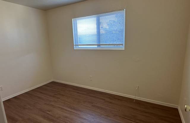 12008 Copper Avenue Northeast - C Gallery 3