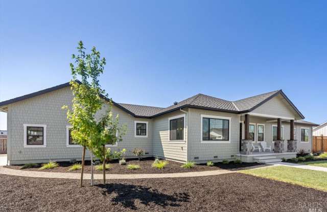 Beautiful 3 Bed 2.5 Bath Home in Larkfield Wikiup Neighborhood $5,000 per month! Gallery 3