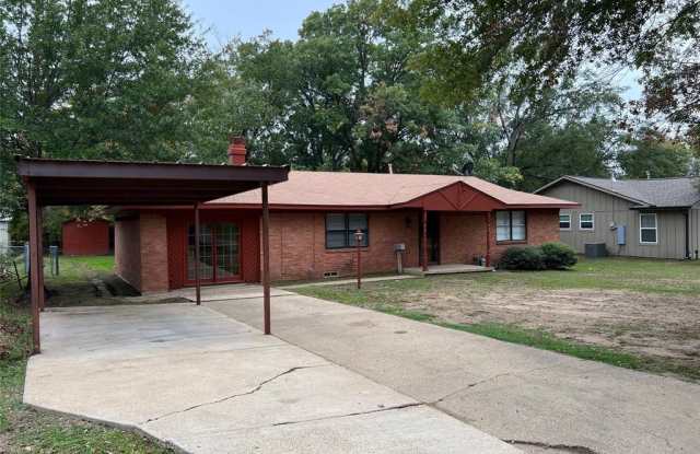807 Circle Drive - 807 Circle Drive, Terrell, TX 75160