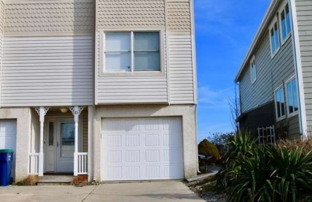 1101 E Shore Dr Gallery 2