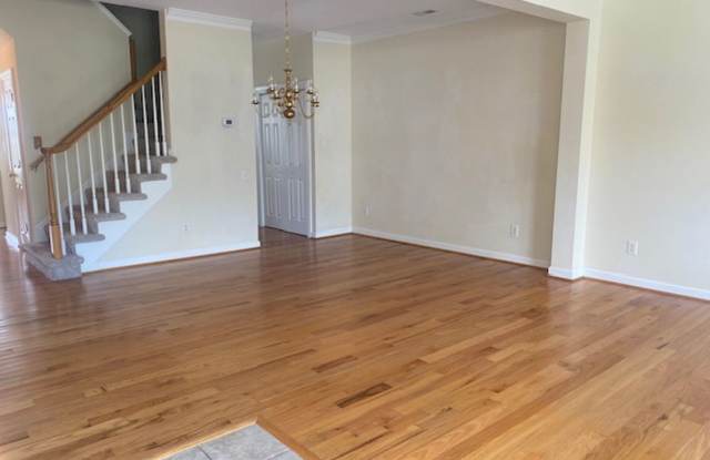Available now, Townhome in Powahtan Place Gallery 2