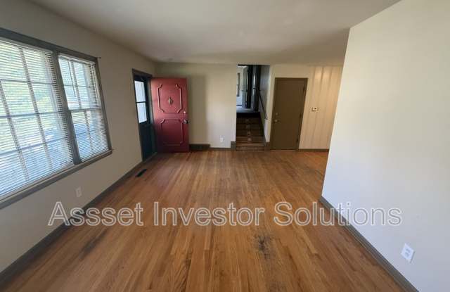 9605 Belmont Ave Gallery 1
