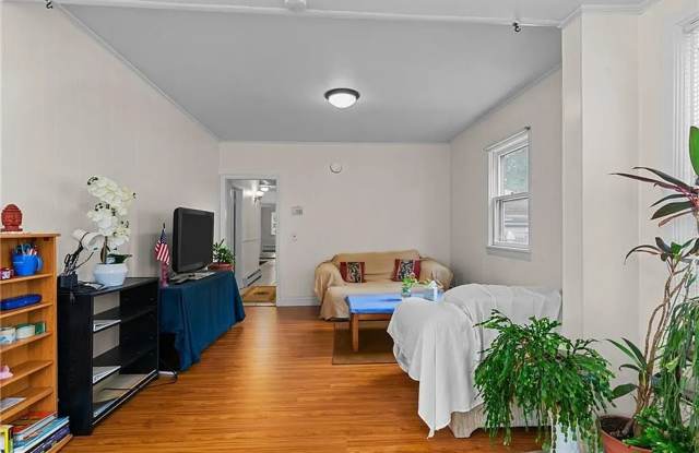 Beautiful 2-Story house by Harborside Campus Gallery 4