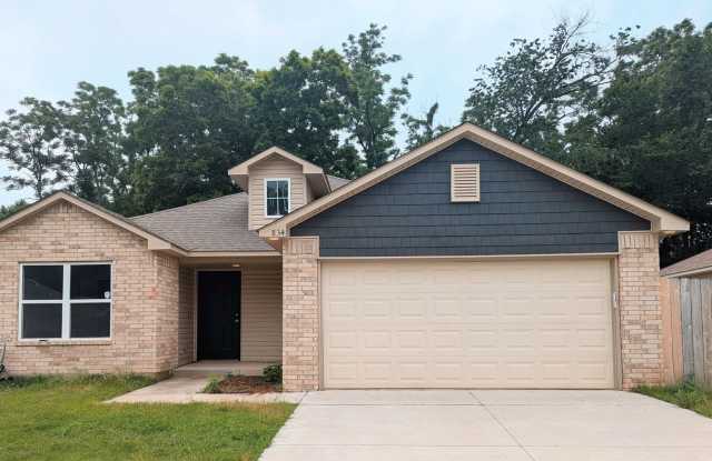 3 Bed / 2 Bath Home in Noble Schools | Fenced Backyard + Storm Shelter photos photos 3 Bed / 2 Bath Home in Noble Schools | Fenced Backyard + Storm Shelter photos photos