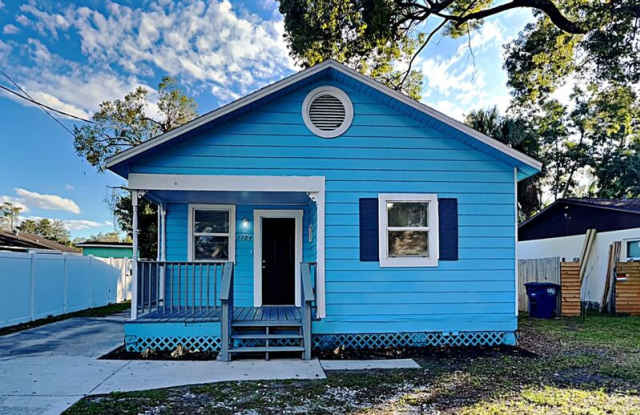 1104 W Kirby St - 1104 West Kirby Street, Tampa, FL 33604