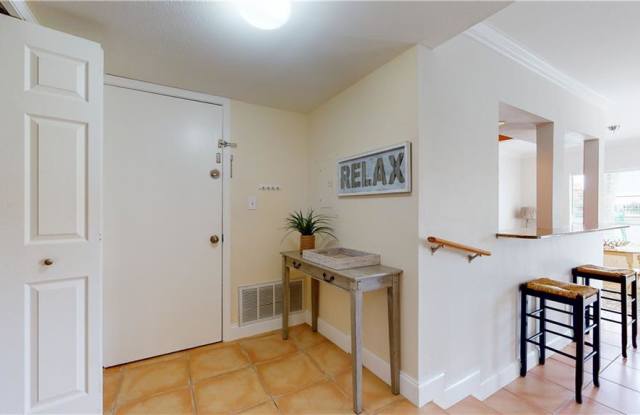 519 PLAZA SEVILLE COURT Gallery 4