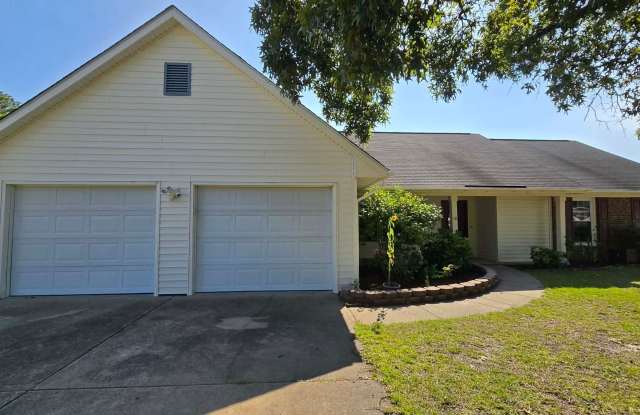 3 Bedroom, 2 Bath Ranch off Cliffdale Rd. photos photos